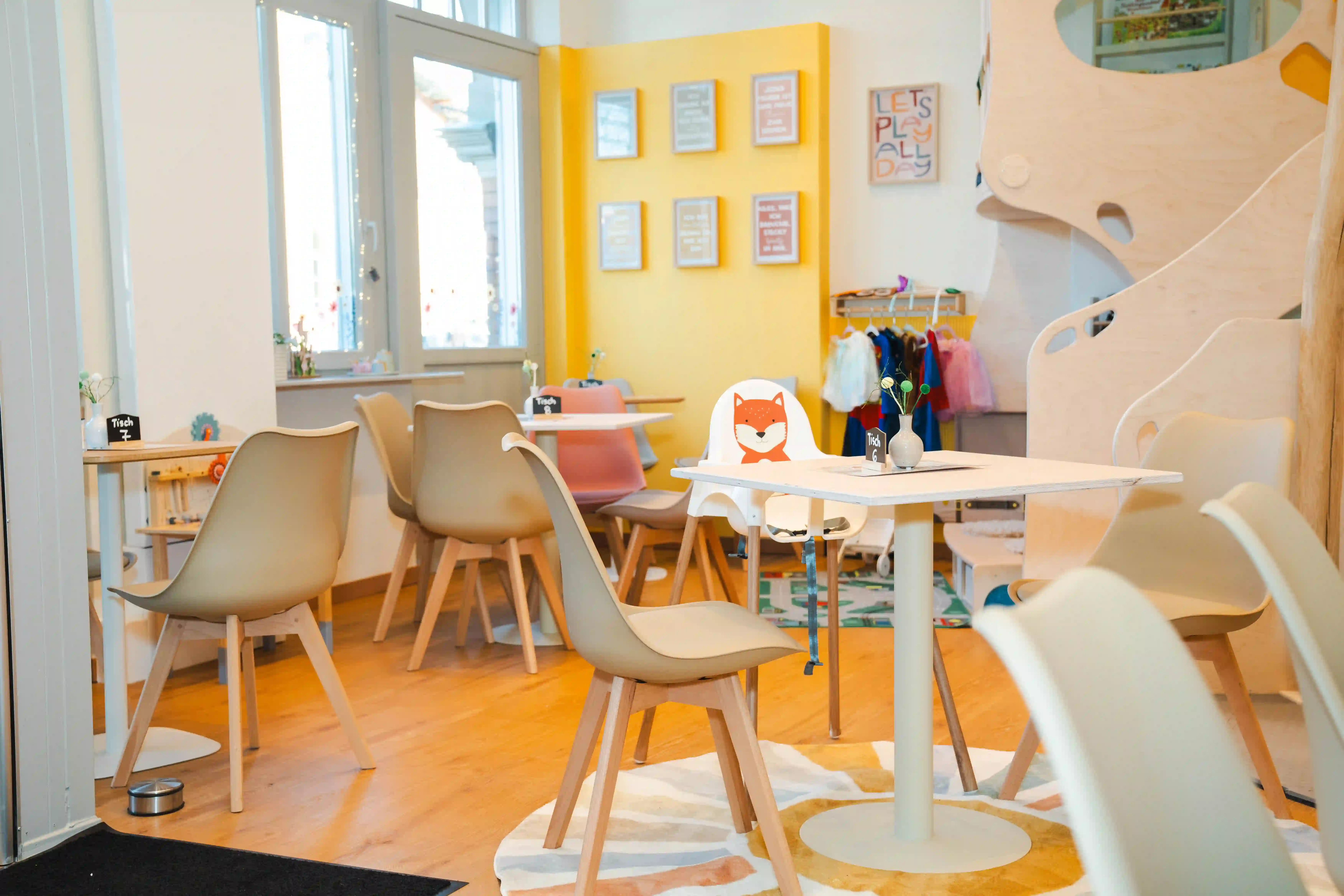 Sonntagsfrühstück im Zwerghain Eltern-Kind-Café in Berlin-Lichterfelde